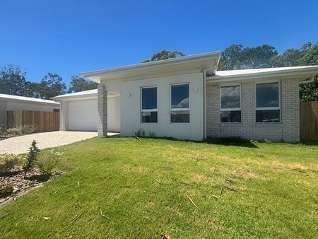 Brand-New Family Home with Modern Comforts Throughout - Photo 5