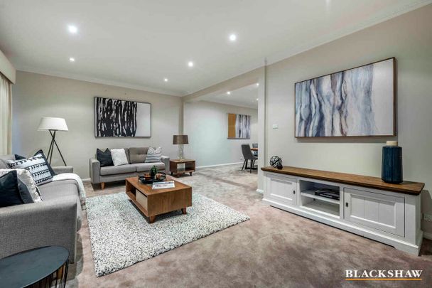 Charming Five Bedroom Family Home - Photo 1