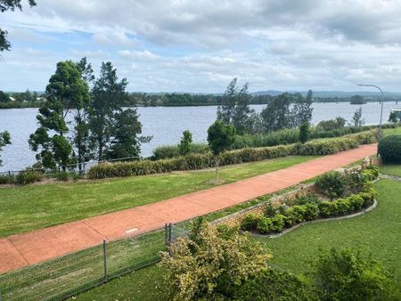 Spectacular River Views - Photo 2