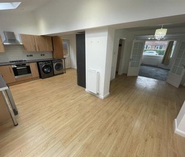 3 bedroom semi-detached house to rent - Photo 5