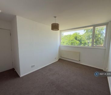 4 bedroom end of terrace house to rent - Photo 6