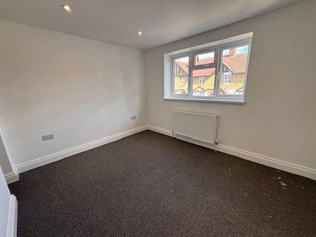 Willoughby Road, Slough, Berkshire, SL3 - Photo 3