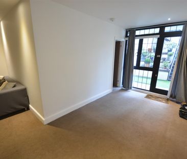Reigate Road, Epsom, Surrey, KT17 3JZ - Photo 4
