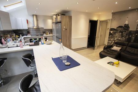 8 bedroom house to rent - Photo 2