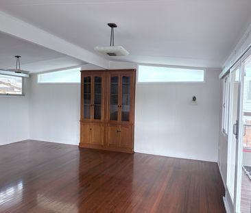 Recently Refurbished 4-Bedroom Duplex with Park & City Views, Your ... - Photo 2