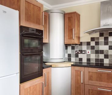 Sun House, 10 Farncombe Street, Farncombe, Surrey, GU7 - Photo 3