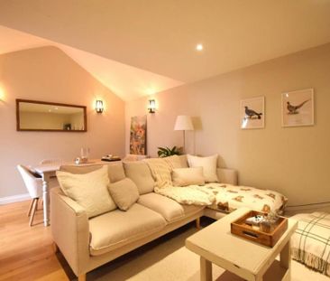 2 bedroom mews to rent - Photo 1