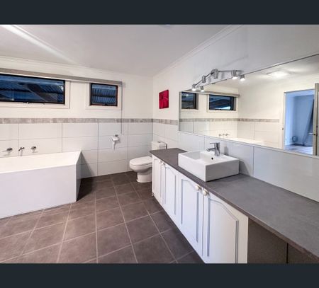 44 Strafford Avenue, Cranbourne, Vic 3977 - Photo 5