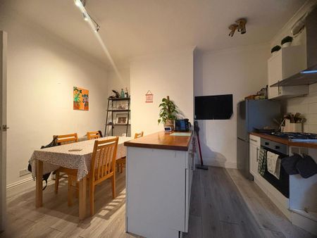 2 bedroom flat to rent - Photo 4