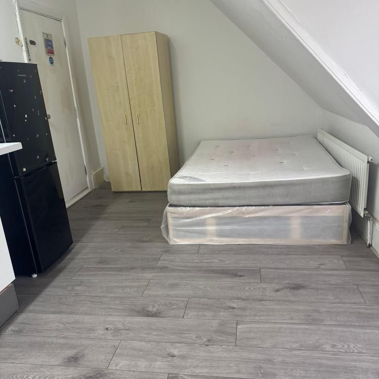 Studio to rent - Photo 1