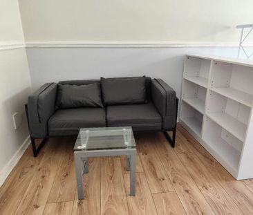 2 Bed Flat, Gorman Road, SE18 - Photo 3