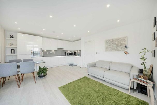 Lakeside Drive, Acton, NW10 - Photo 1