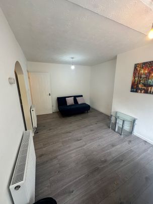 2 Bed Flat, Miranda Court, M5 - Photo 1