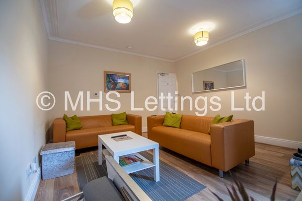 5 Bedroom Mid Terraced House for rent in Village Place - Photo 1