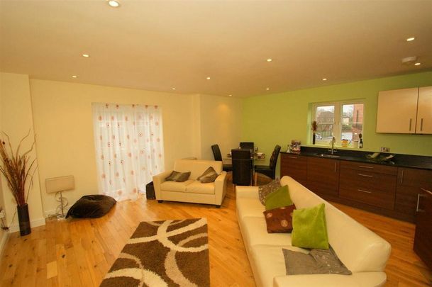 2 bedroom flat to rent - Photo 1