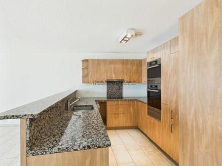 Modern, light-flooded and with balcony – charming 3.5-room apartment right next to the park - Photo 5