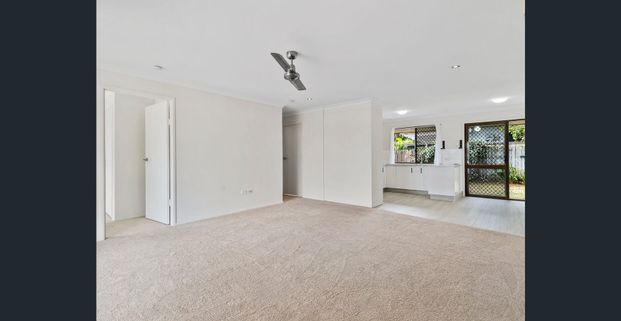 Spacious Duplex in the heart of Ashmore - Photo 1