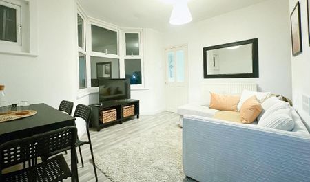 2 bedroom flat to rent - Photo 2