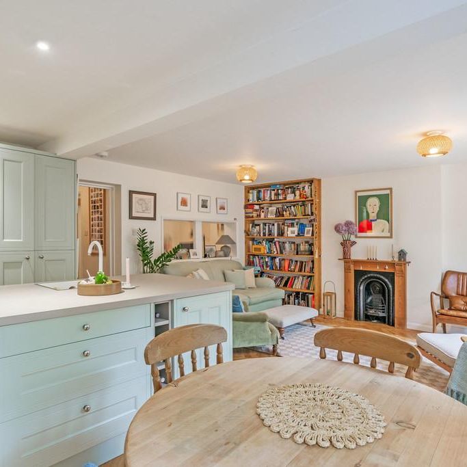 2 bedroom ground floor flat to rent - Photo 1