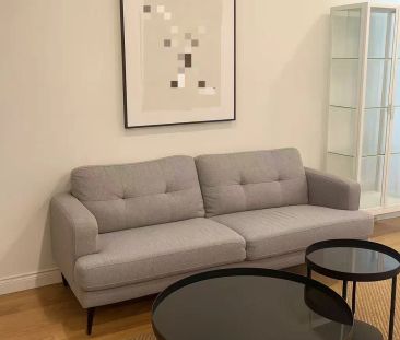 7 Sussex Avenue #main floor - Photo 3