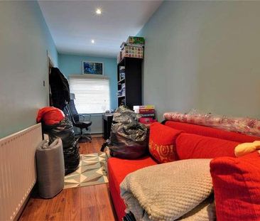 Shortwood Avenue, Staines-upon-thames, Surrey, TW18 - Photo 5