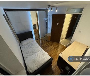 1 bedroom in a flat share to rent - Photo 3