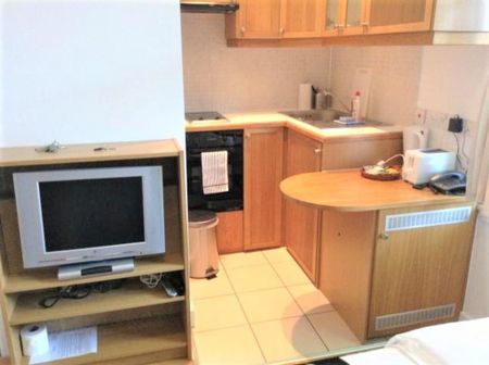 Studio to rent - Photo 3