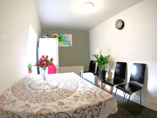 1 bedroom in a house share to rent - Photo 1