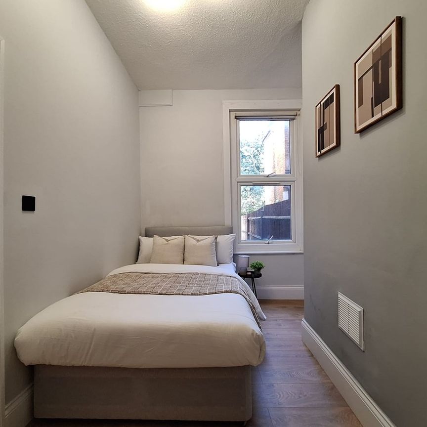 3 Bed Flat, Werndee Road, SE25 - Photo 1