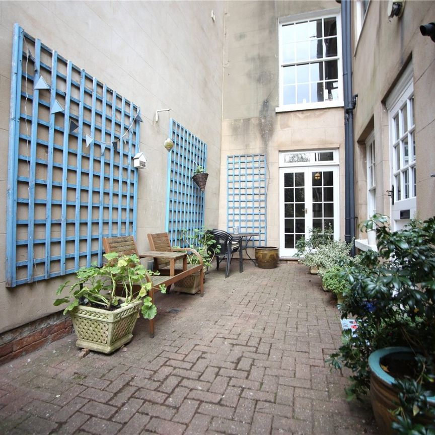 Royal Parade Mews, - Photo 1