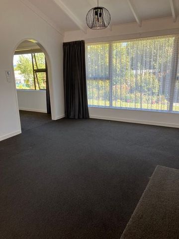 Charming 4BR Family Home in Lumsden! - Photo 2