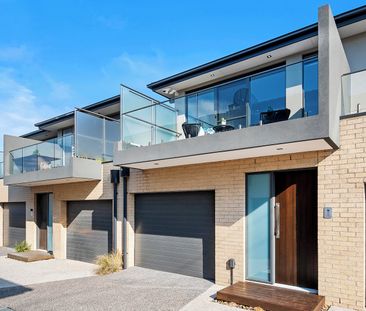 Contemporary boutique living by the bay! - Photo 5