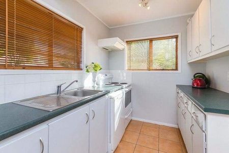 Peaceful 3BR Glenfield Home w/ Deck and Big Garden - Photo 3