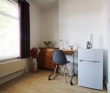 5 Church Drive Boultham Park, Lincoln, Lincolnshire, LN6 7AX, Unite... - Photo 3