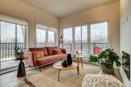 NEW - Block 4 Now Leasing! | Close To Champlain Bridge | To Book A Visit : 819 303-5669 - Photo 2