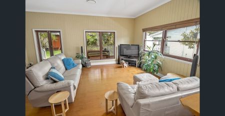 Perfect Family Home - Photo 2