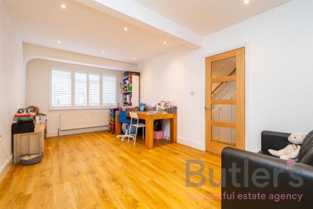 3 bedroom semi-detached house to rent - Photo 3