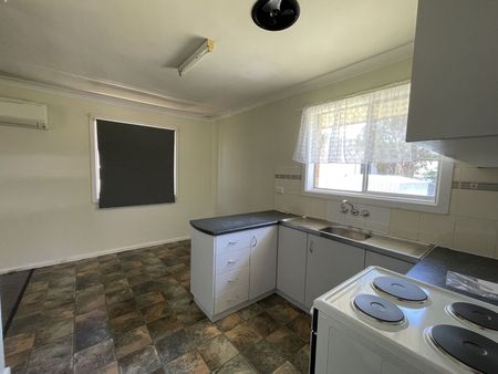 Tidy 3 bedroom home - Photo 4