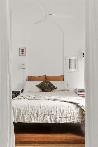 Chic Urban Oasis: Renovated Apartment in New Farm's Vibrant Heart - Photo 4