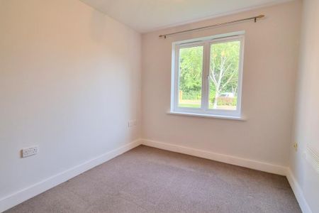 2 bedroom ground floor flat to rent - Photo 5