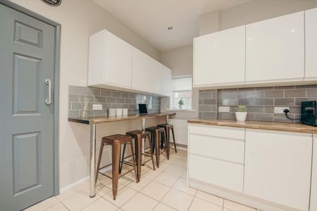 1 bedroom in a flat share to rent - Photo 4