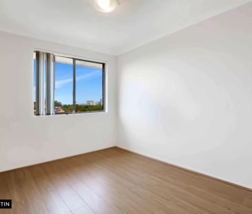 MGM MARTIN – TWO BEDROOM APARTMENT - Photo 2