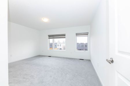 For Lease - 217 Monarch Avenue, Ajax, Ontario - Photo 4