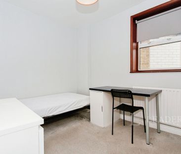 4 bedroom flat to rent - Photo 5