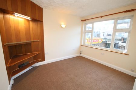 3 bedroom Terraced House to let - Photo 3