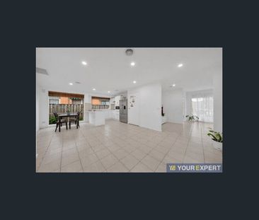 Immaculate Family Residence in an Exceptional Location - Photo 3