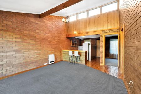 Conveniently Located One-Bedroom Flat - Photo 3