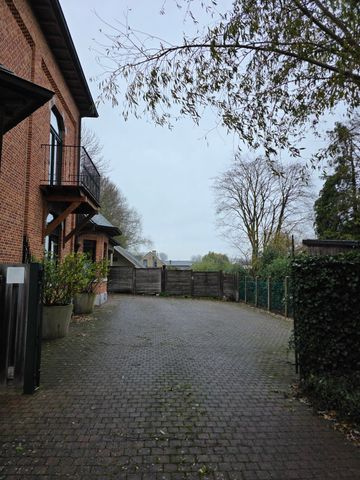 Lichtrijk appartement met 2SLK en privé staanplaats - Photo 3