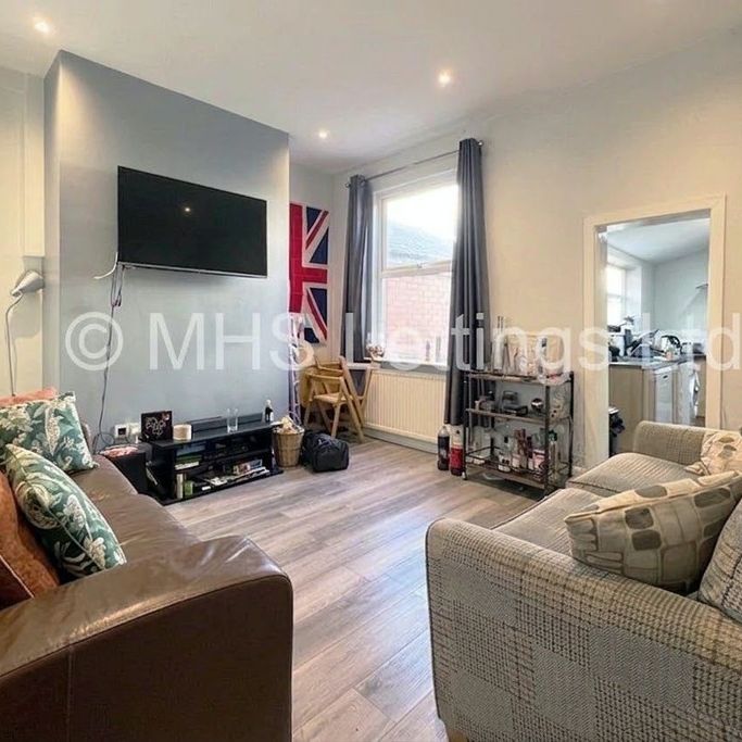 4 Bedroom Mid Terraced House for rent in Broomfield Terrace - Photo 1