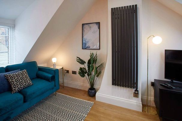 Flowergate - Photo 1